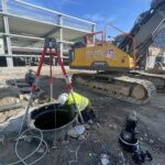 Mise en oeuvre de pompe dans une chambre de visite préfabriquée sur mesure pour une gestion des eaux optimales