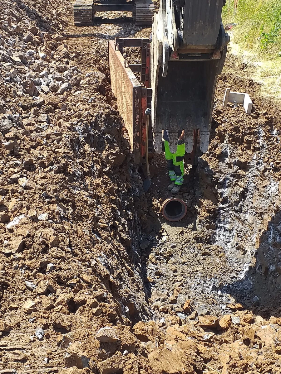 Deschacht installation of sewerage with stoneware pipes 5